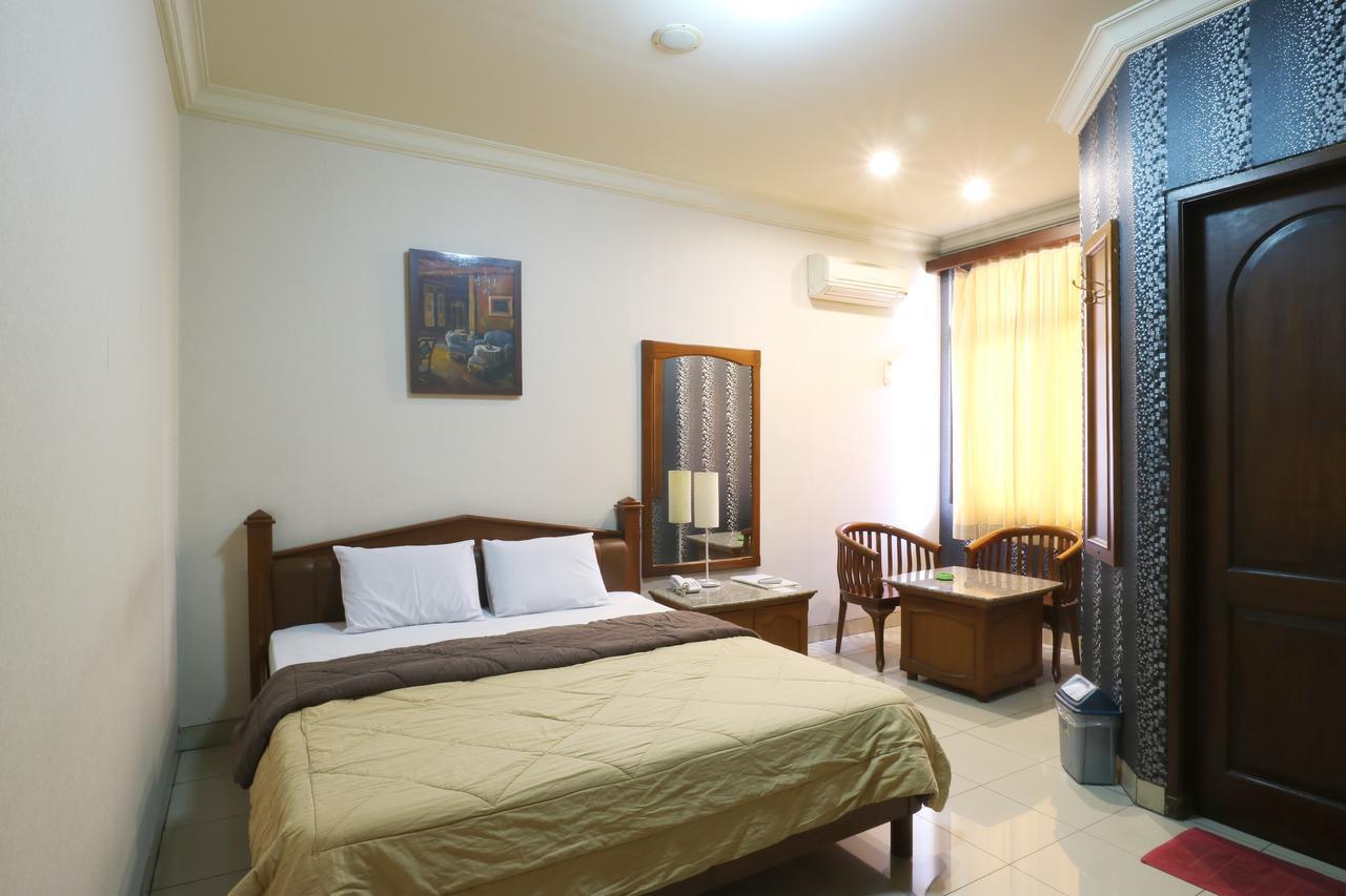 Hotel 678 Kemang Powered By Cocotel Jakarta Buitenkant foto