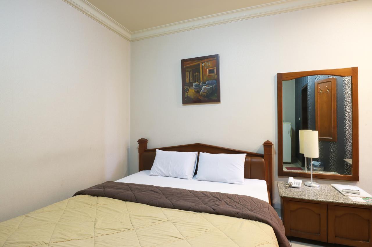 Hotel 678 Kemang Powered By Cocotel Jakarta Buitenkant foto