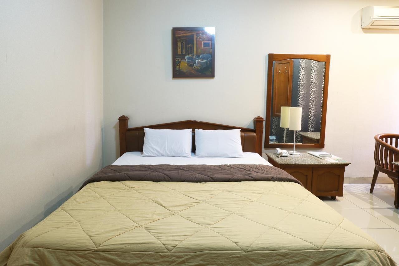 Hotel 678 Kemang Powered By Cocotel Jakarta Buitenkant foto