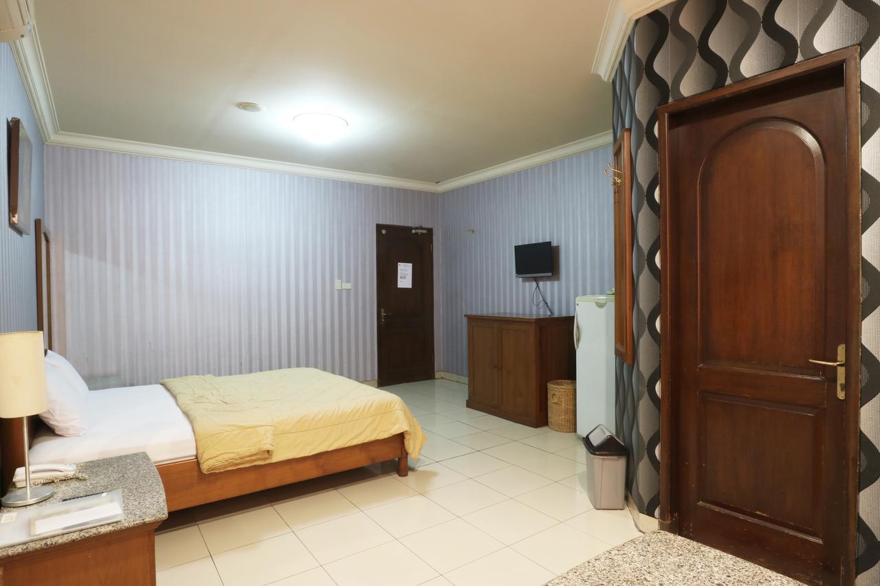 Hotel 678 Kemang Powered By Cocotel Jakarta Buitenkant foto