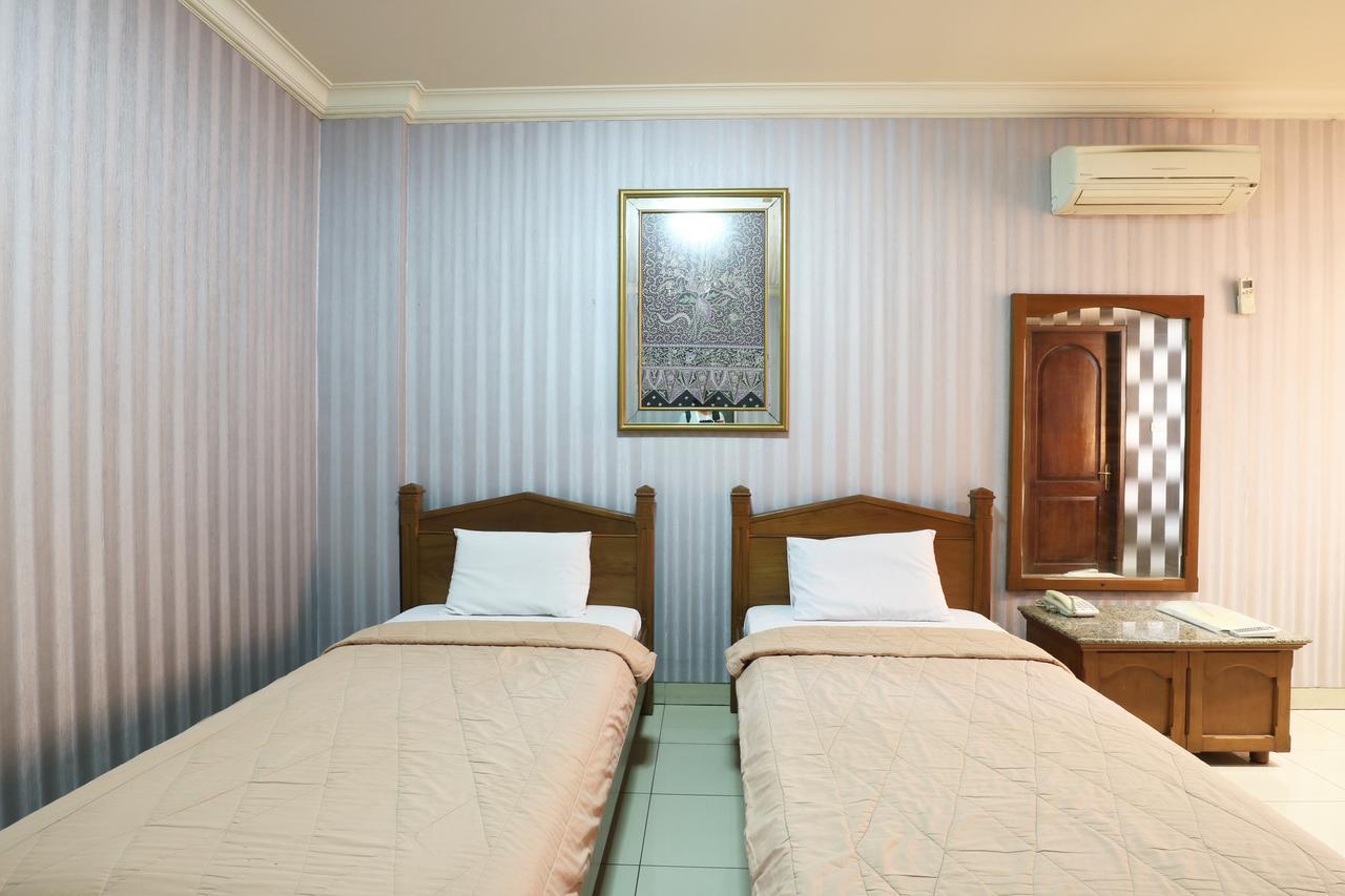 Hotel 678 Kemang Powered By Cocotel Jakarta Buitenkant foto