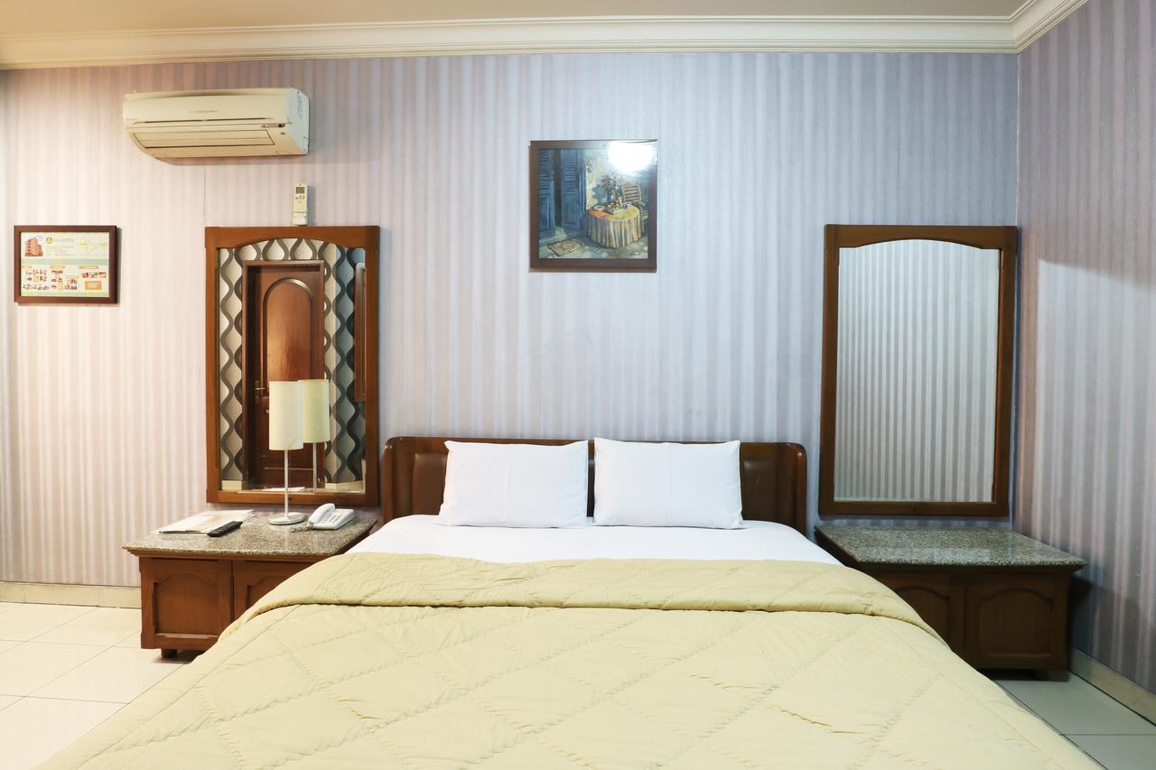 Hotel 678 Kemang Powered By Cocotel Jakarta Buitenkant foto
