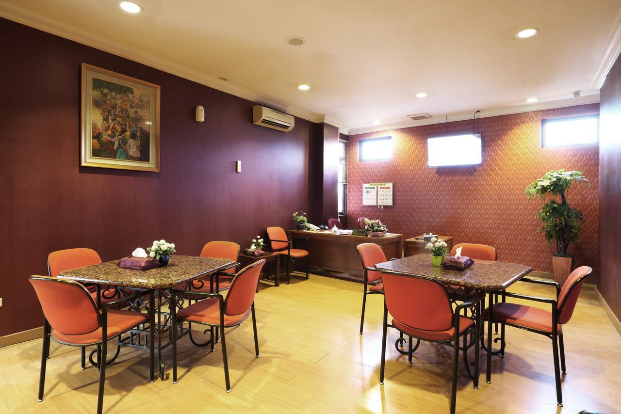 Hotel 678 Kemang Powered By Cocotel Jakarta Buitenkant foto